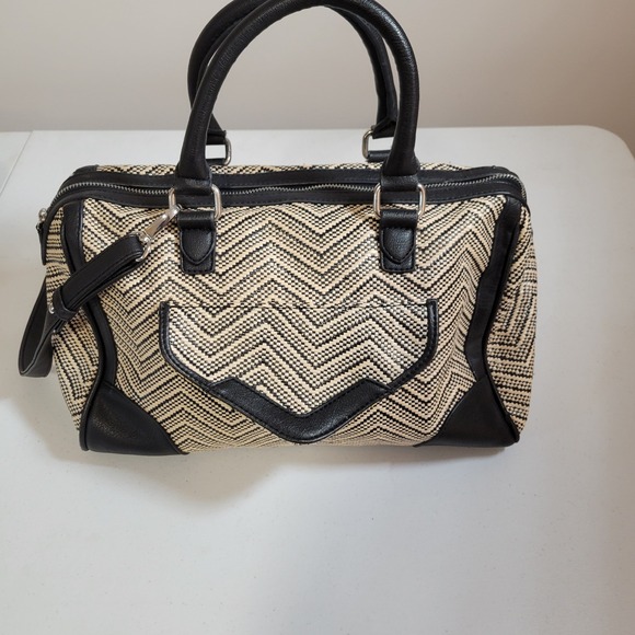 Danielle Nicole Handbag Purse Tote Crossbody Zip Close See Pics Flaw 0384‎ - Picture 2 of 9